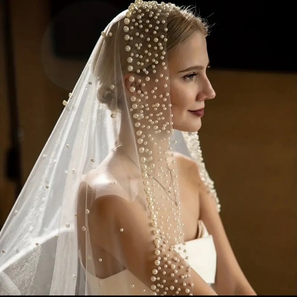 Wedding veil with pearls - Picture 7 of 8